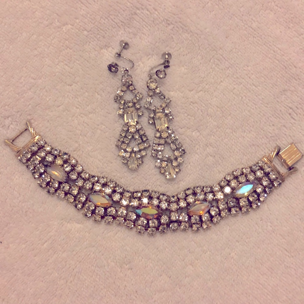 1950s-1960s vintage screw on earrings and bracelet